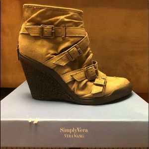 Simply Vera- Vera Wang booties- Like New!